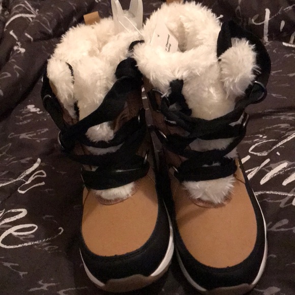 Girls Snowboots - Picture 1 of 2